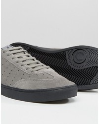 graue Wildleder Turnschuhe von Fred Perry