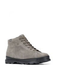 graue Wildlederarbeitsstiefel von Camper