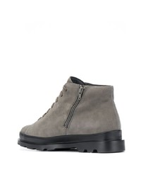 graue Wildlederarbeitsstiefel von Camper