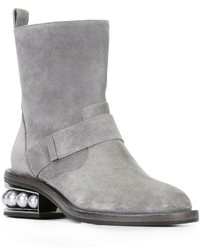 graue Wildlederstiefel von Nicholas Kirkwood