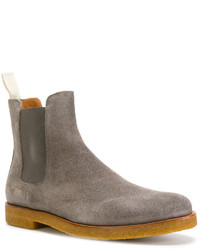 graue Wildlederstiefel von Common Projects