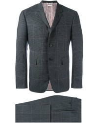 grauer Anzug mit Karomuster von Thom Browne