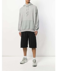 grauer bedruckter Pullover mit einem Kapuze von Damir Doma