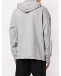 grauer bedruckter Pullover mit einem Kapuze von Wooyoungmi