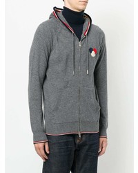 grauer bedruckter Pullover mit einem Kapuze von Moncler