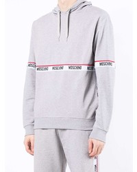 grauer bedruckter Pullover mit einem Kapuze von Moschino