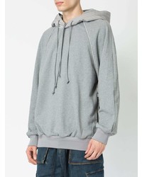 grauer bedruckter Pullover mit einem Kapuze von Juun.J