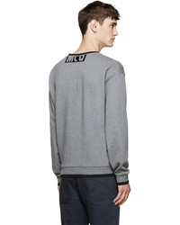 grauer bedruckter Pullover mit einem Rundhalsausschnitt von McQ