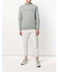 grauer bedruckter Pullover mit einem Rundhalsausschnitt von Calvin Klein Jeans