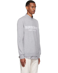 grauer bedruckter Pullover mit einem Rundhalsausschnitt von Burberry