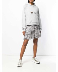 grauer bedruckter Pullover mit einer Kapuze von Karl Lagerfeld