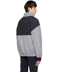 grauer Fleece-Pullover mit einem Reißverschluß von Nanamica
