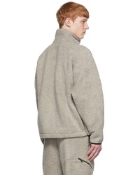 grauer Fleece-Pullover mit einem Reißverschluß von Essentials