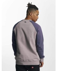 grauer horizontal gestreifter Pullover mit einem Rundhalsausschnitt von Ecko Unltd.