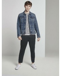 grauer horizontal gestreifter Pullover mit einem Rundhalsausschnitt von Tom Tailor Denim