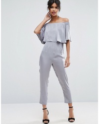 grauer Jumpsuit aus Satin mit Rüschen