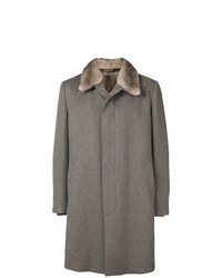 grauer Mantel mit einem Pelzkragen von Corneliani