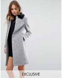 grauer Mantel mit einem Pelzkragen von Helene Berman