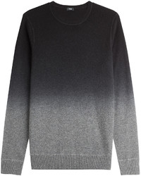 grauer Pullover mit einem Rundhalsausschnitt mit Farbverlauf