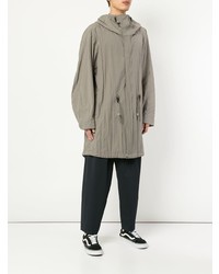 grauer Parka von Kazuyuki Kumagai