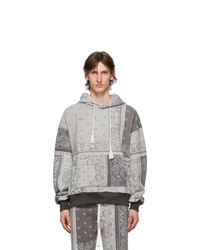 grauer Pullover mit einem Kapuze mit Paisley-Muster