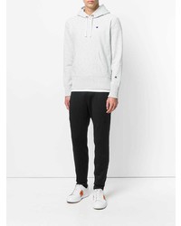 grauer Pullover mit einem Kapuze von Champion