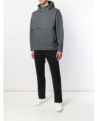 grauer Pullover mit einem Kapuze von White Mountaineering