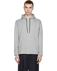 grauer Pullover mit einem Kapuze von Etudes Studio