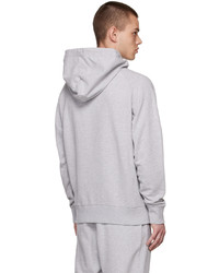 grauer Pullover mit einem Kapuze von Outdoor Voices