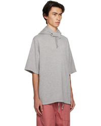 grauer Pullover mit einem Kapuze von Engineered Garments