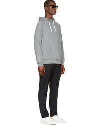 grauer Pullover mit einem Kapuze von Alexander McQueen