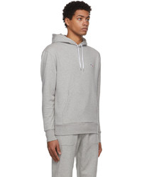 grauer Pullover mit einem Kapuze von MAISON KITSUNÉ