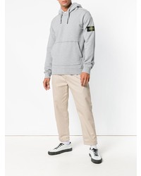 grauer Pullover mit einem Kapuze von Stone Island