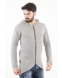 grauer Pullover mit einem Kapuze