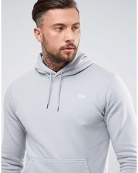 grauer Pullover mit einem Kapuze von New Era