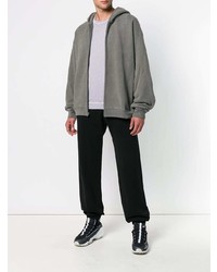 grauer Pullover mit einem Kapuze von Yeezy