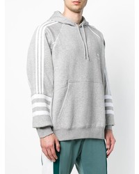 grauer Pullover mit einem Kapuze von adidas