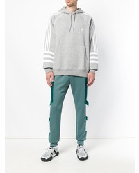 grauer Pullover mit einem Kapuze von adidas