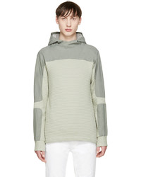 grauer Pullover mit einem Kapuze von Tim Coppens