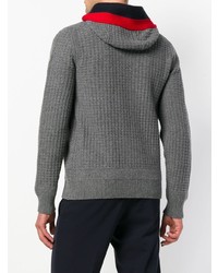 grauer Pullover mit einem Kapuze von Moncler