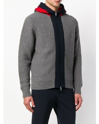 grauer Pullover mit einem Kapuze von Moncler