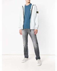 grauer Pullover mit einem Kapuze von Stone Island