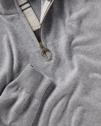 grauer Pullover mit einem Reißverschluss am Kragen von Barbour