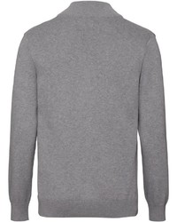 grauer Pullover mit einem Reißverschluss am Kragen von Barbour