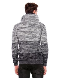 grauer Pullover mit einem Reißverschluss am Kragen von Cipo & Baxx