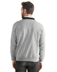 grauer Pullover mit einem Reißverschluss am Kragen von Classic
