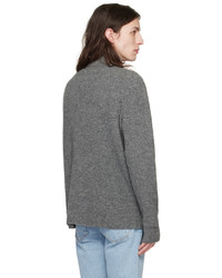 grauer Pullover mit einem Reißverschluss am Kragen von Filippa K