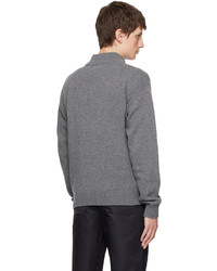 grauer Pullover mit einem Reißverschluss am Kragen von Han Kjobenhavn