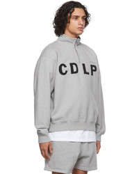 grauer Pullover mit einem Reißverschluss am Kragen von CDLP