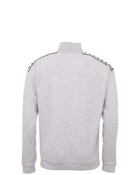 grauer Pullover mit einem Reißverschluss am Kragen von Kappa